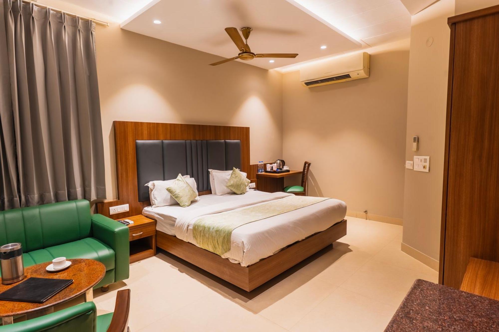Hotel Amritsar International 2 Min Walk From Amritsar Bus Stand מראה חיצוני תמונה