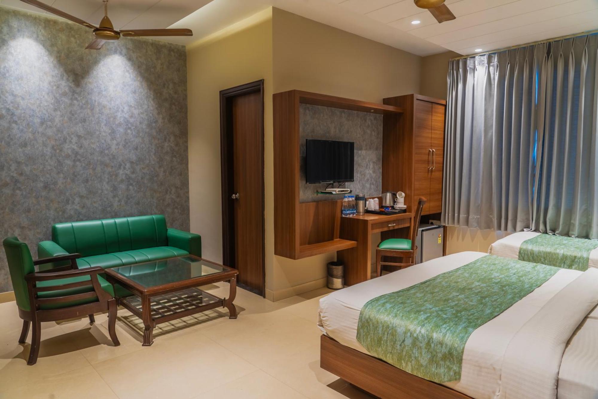 Hotel Amritsar International 2 Min Walk From Amritsar Bus Stand מראה חיצוני תמונה